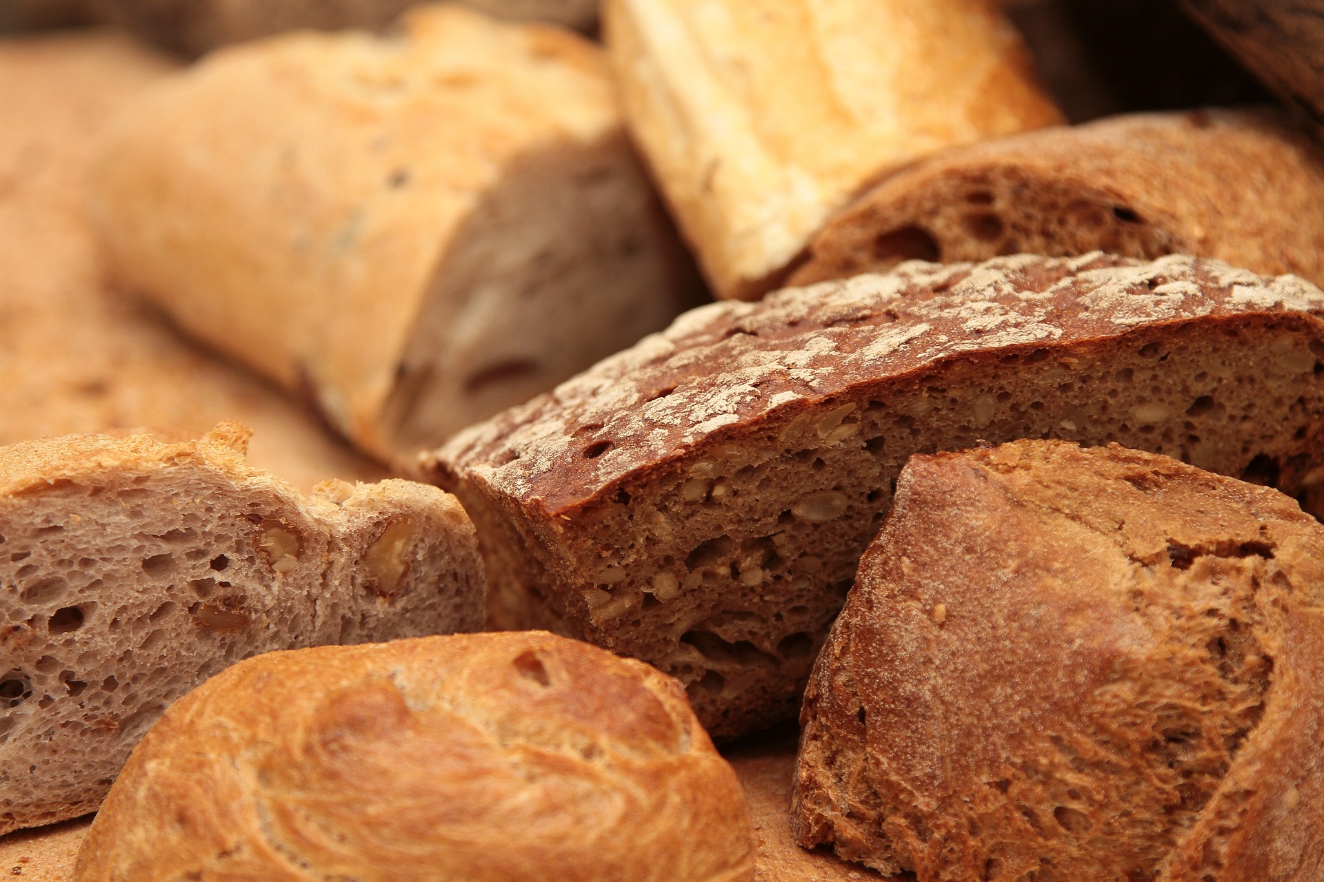 Brot und Brötchen wieder frisch und knusprig machen